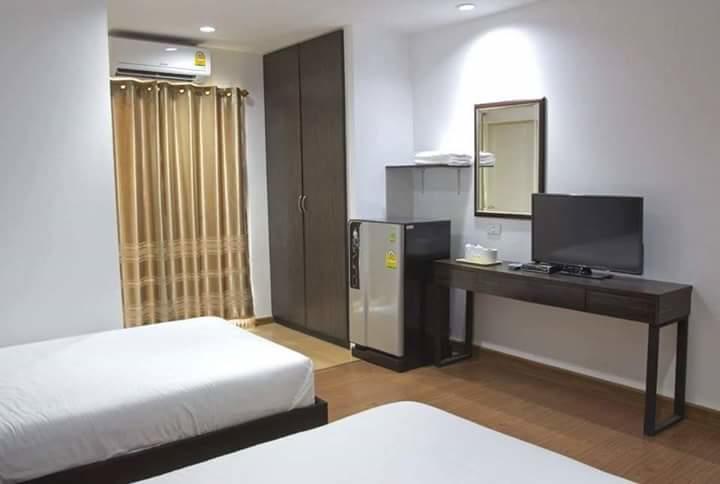 Field Town Apartment Након Найок Екстериор снимка